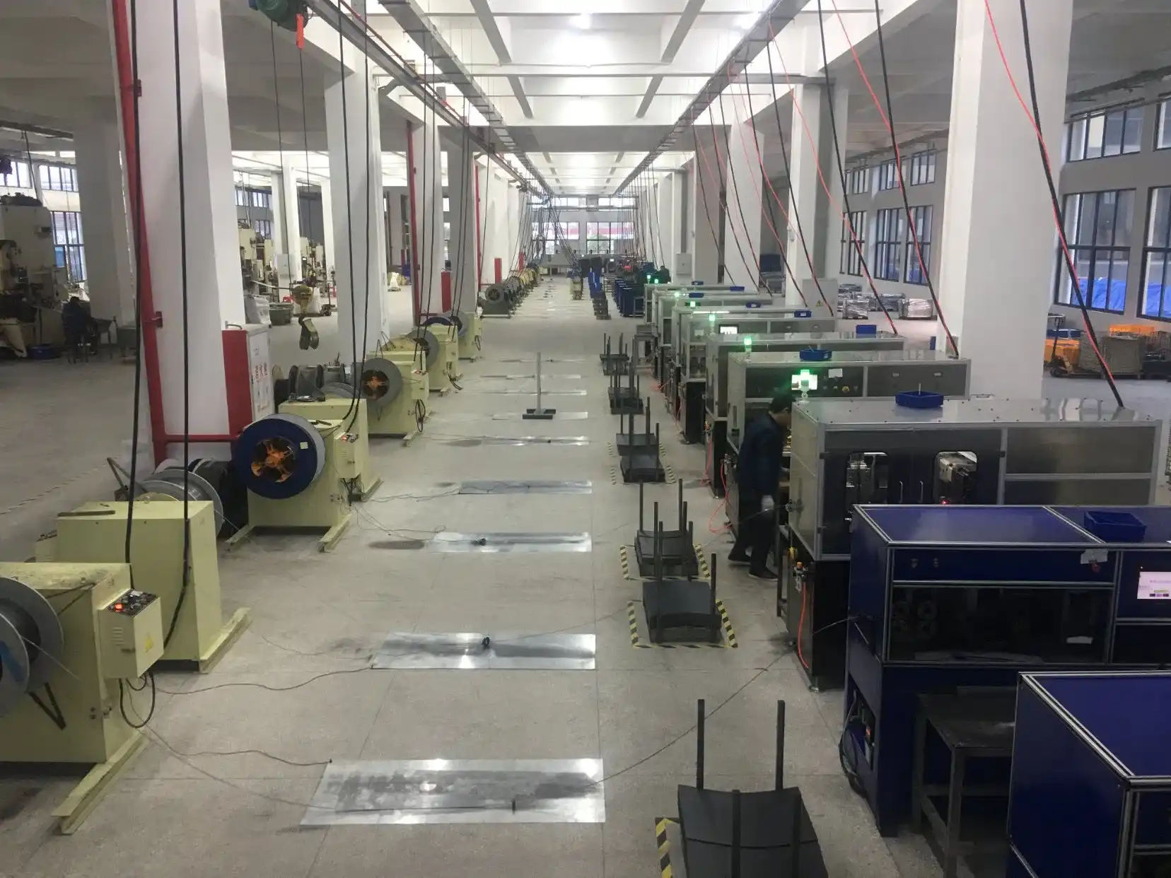 Moldagem de Alta Velocidade de Componentes de Borracha para Palhetas de Limpador OEM